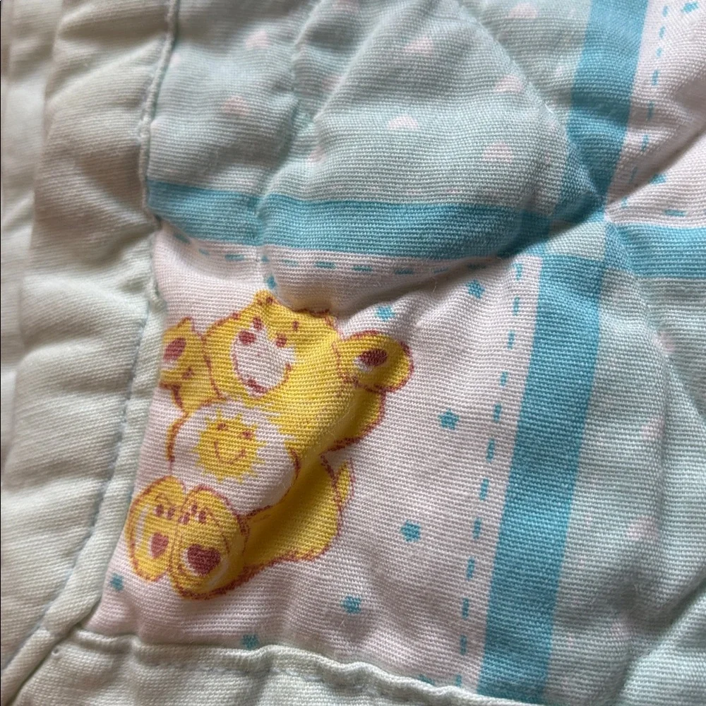 CARE BEARS VINTAGE PRE OWNED HANDMADE NURSERY BABY QUILT 29 X 41
